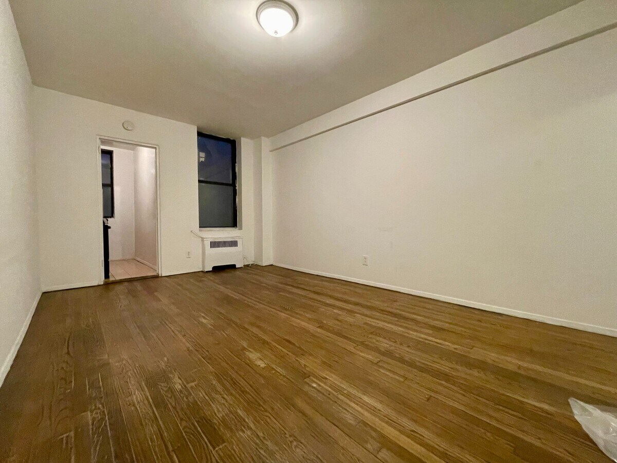 Photo - 156 E 85th St Apartment Unit 3E