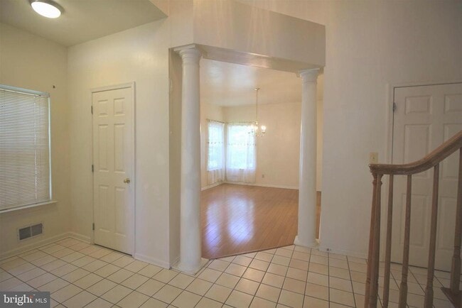 Photo - 92 Harvard Cir