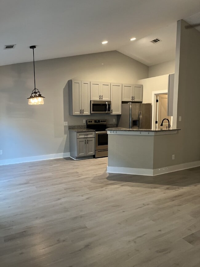 Photo - Stunning 3 bed, 2 bath in Grove Point!!!