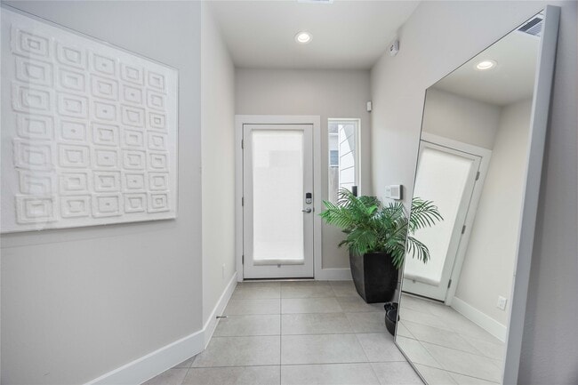 Photo - 5310 Suez St