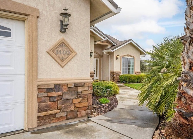 Photo - Custom Built 3/2