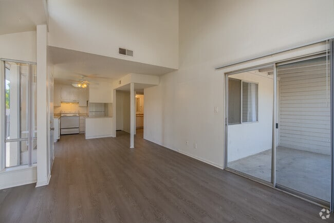 1BR, 1BA - 620SF - Living Room - Eastgate Terrace Apartments