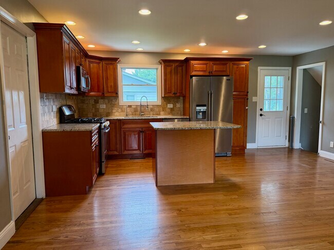 5S481 Glenoban Dr