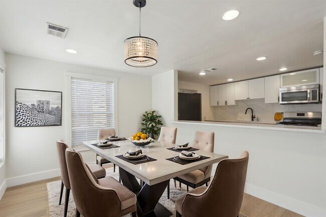 Photo - 2110 E 16th St