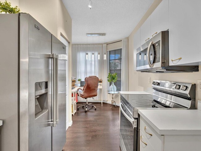 Building Photo - 20930 Via Azalea