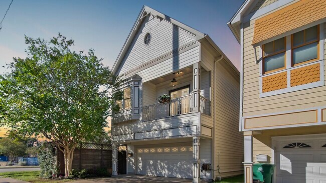 Photo - 117 W 13th St House