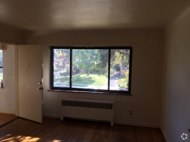 Building Photo - 2440 Losantiville Ave Unit 3 Rental