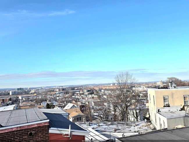 Building Photo - 1202 Hillside Pl Unit 1