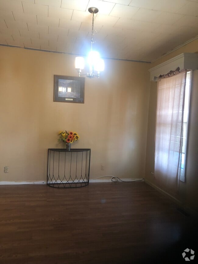 Building Photo - 106 Lancaster St Unit 2 Rental