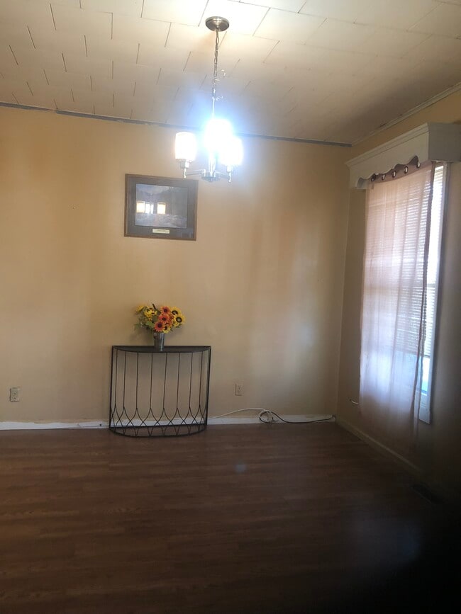 Building Photo - 106 Lancaster St Unit 2 Rental