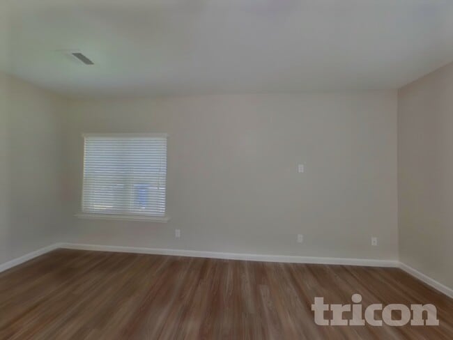 Photo - 437 Eastfair Dr