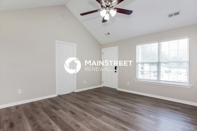 Photo - 3 Bedroom Pet-Friendly Home in CHARLOTTE, NC with Main Street Renewal