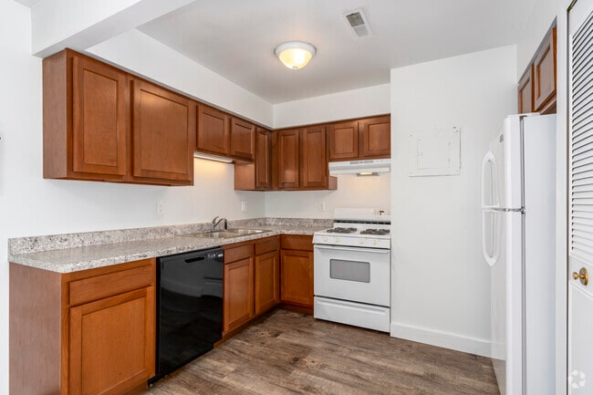 2BR, 1BA - 882SF - Kitchen - Ore Creek Apartments