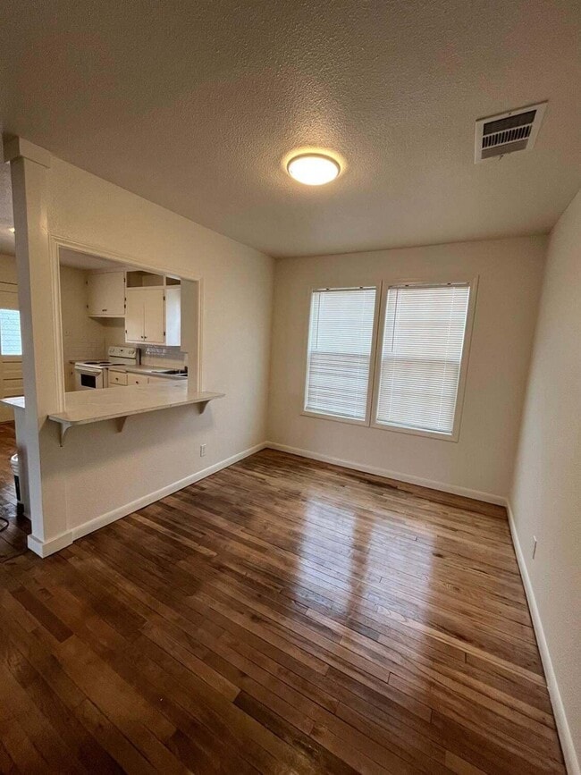 Photo - 2608 42nd St