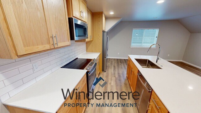 Photo - woodlawn705 1/2 &amp; 707 1/2 Unit 707 1/2 Woodlawn Street