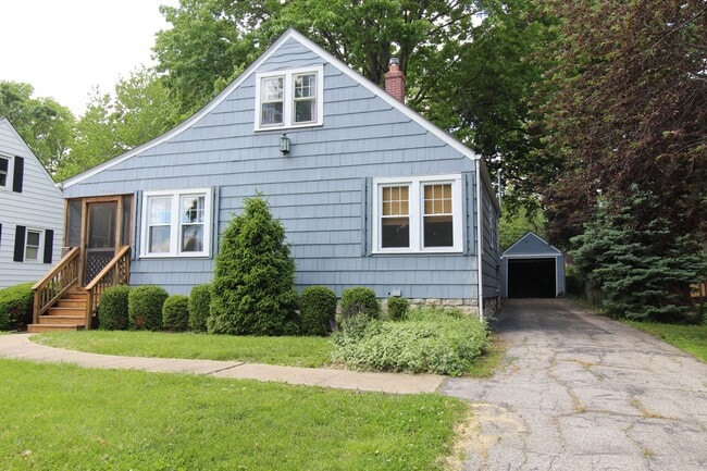 3 Bedroom 1.5 Bath Home In The Waldo Area - 3 Bedroom 1.5 Bath Home In The Waldo Area