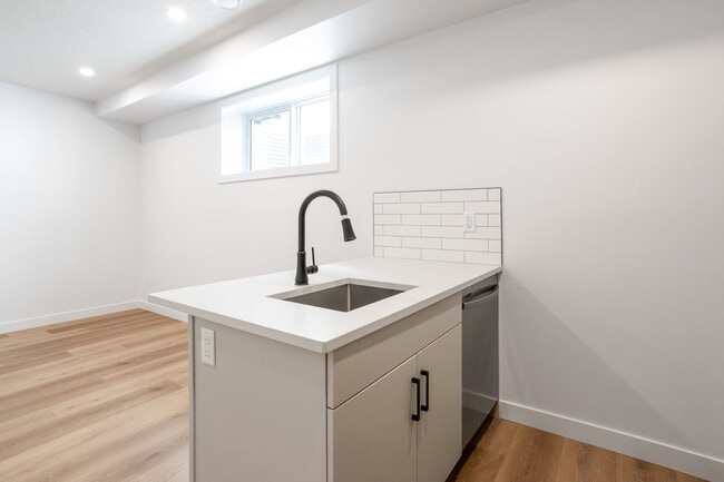 Photo - 6512-6593 93 St NW Unit BSMT 1