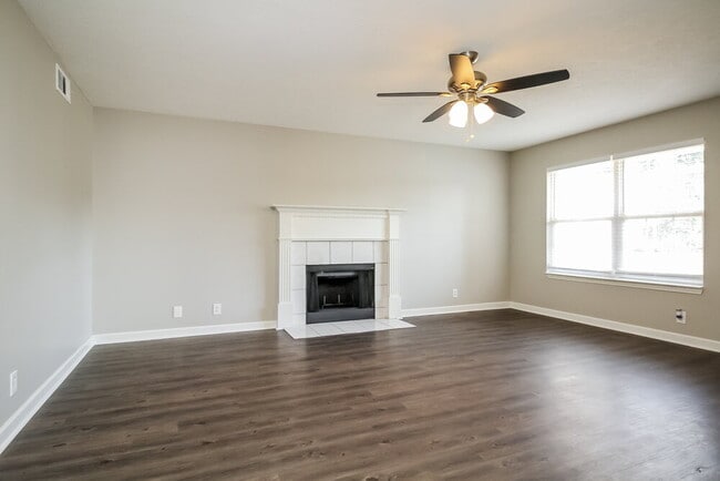 Photo - 3079 Roscommon Dr