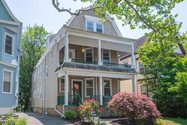 Building Photo - 165 Hillside Ave Unit 2