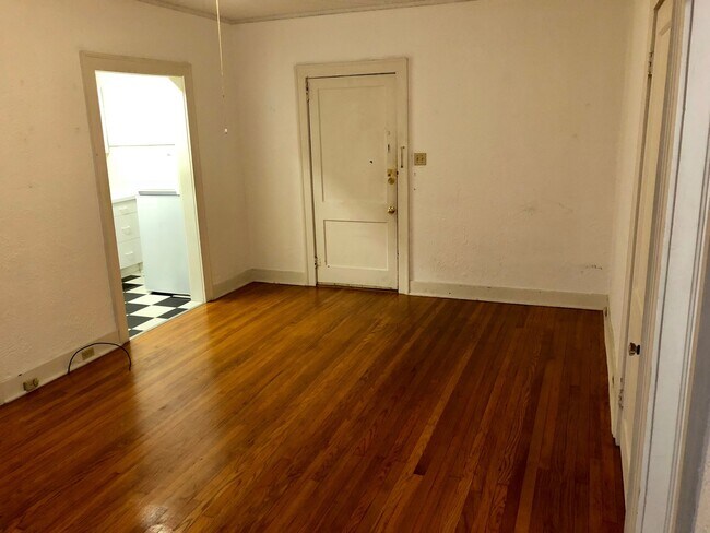 Photo - Uptown Studio, one block off of St. Charle... Unit D