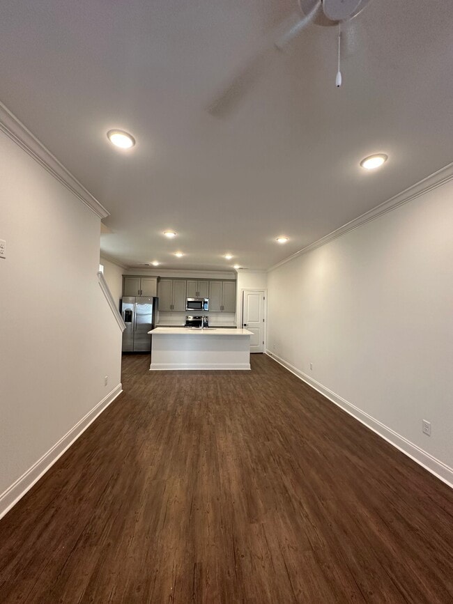 Photo - 671 Cottage Grv Cir