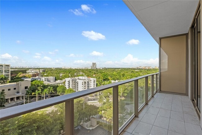 Building Photo - 2678 Tigertail Ave Unit 909