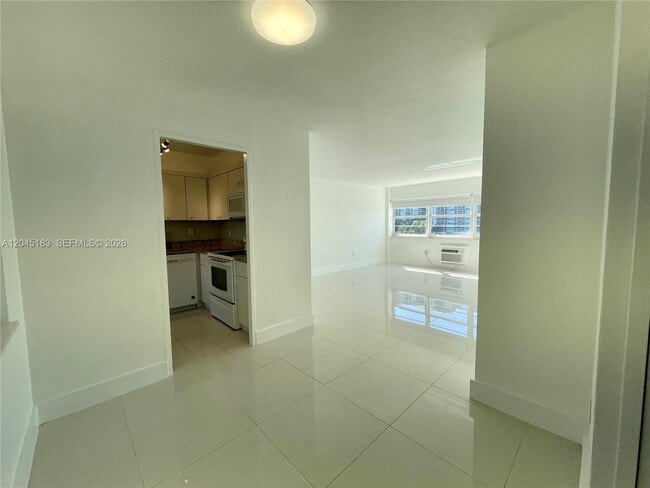 Photo - 220 Kings Point Dr Unit 502