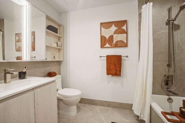 Photo - 334 N Halsted St