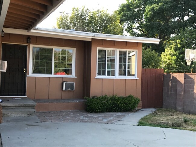 Front view - 2339 N Naomi St Apartment Unit C
