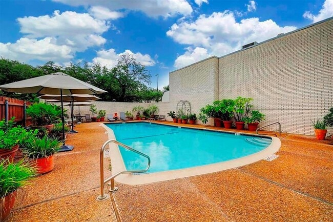 Photo - 2805 Bissonnet St Condo