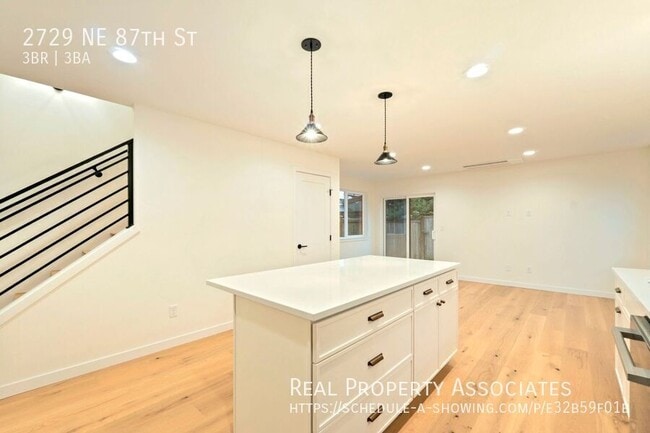 Photo - 2729 NE 87th St