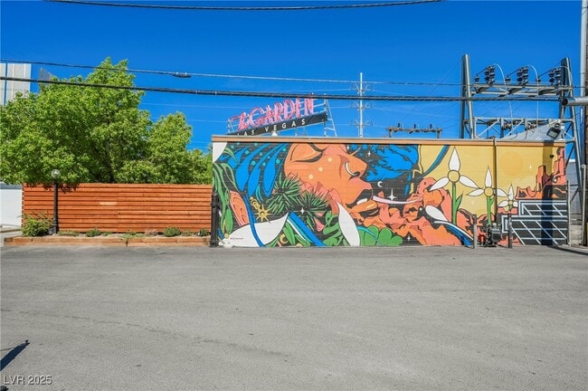 Building Photo - 353 E Bonneville Ave Unit 753