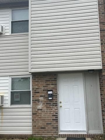 Building Photo - BEAUTIFUL TWO BEDROOM 1.5 BATHROOM APARTME... Rental