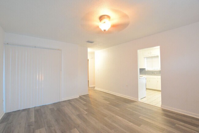 Photo - 1 br, 1 bath House - 2314 Formosa Ave