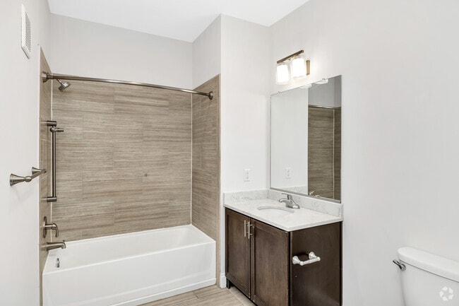 1BR, 1BA - 563SF - Harvard - Bathroom
