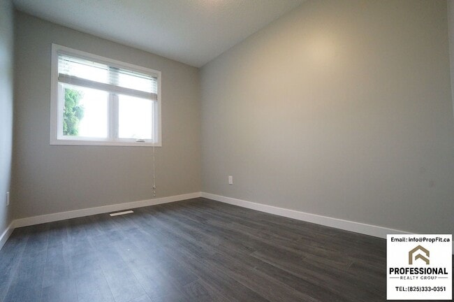 Photo - 3004 79 St NW