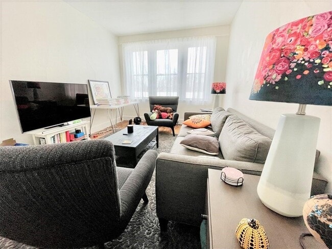 Building Photo - 76 Martin St Unit 43