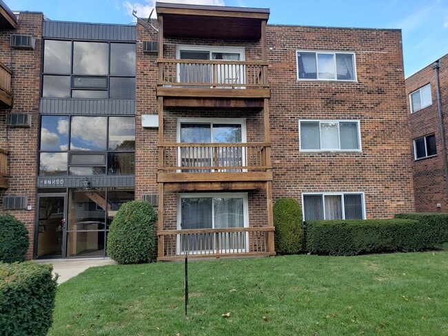 Building Photo - 17544 71st Ave Unit 103
