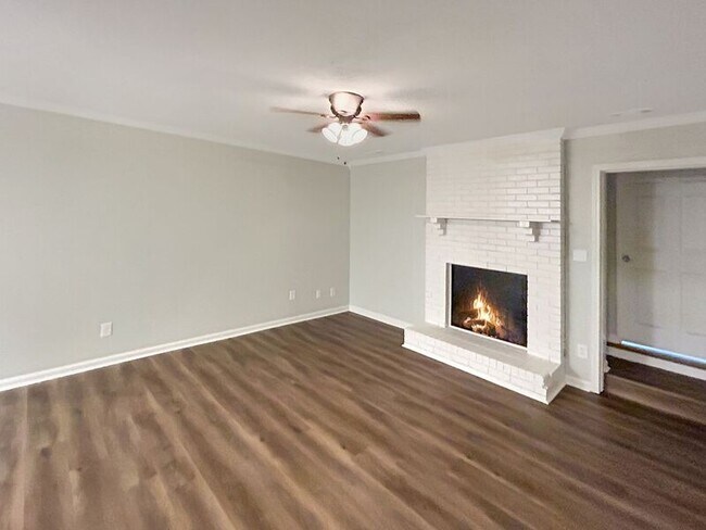 Photo - 106 Greenwood Cir