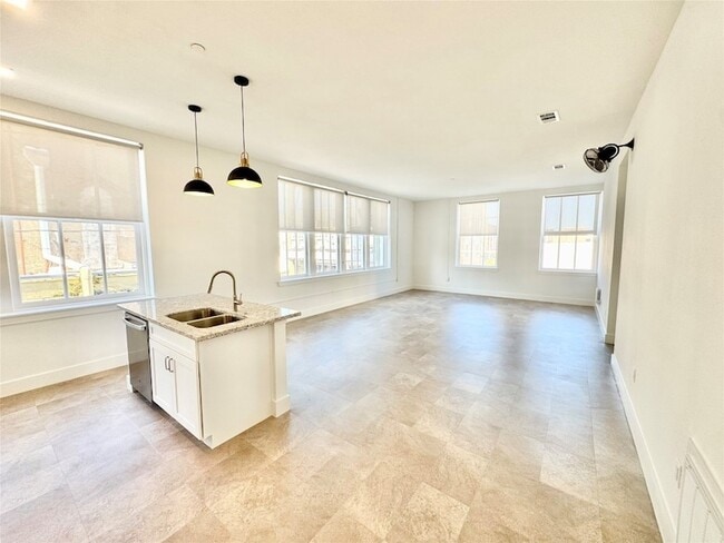 Building Photo - 2102 Mechanic St Unit 205