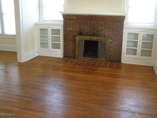 Photo - 829 Goodwin St
