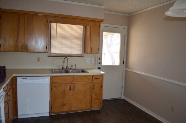 Photo - 905 CRYM Unit B - Make Ready Process