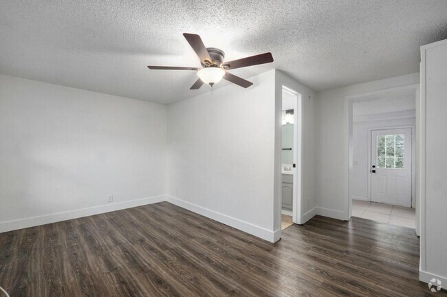 Building Photo - 21 Larue St Rental