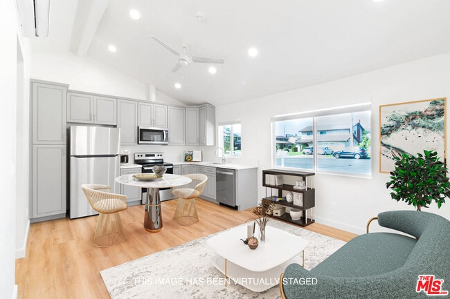 Photo - 8326 Beckford Ave