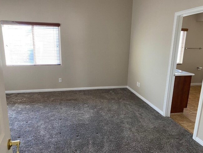 Building Photo - 9745 Wailings Ave Rental