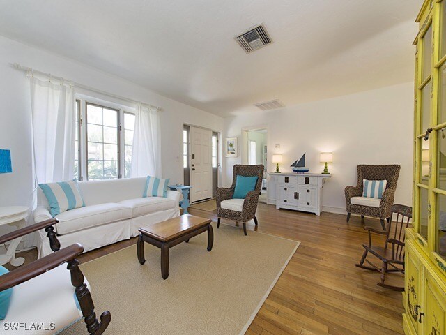 Photo - 116 3rd St N