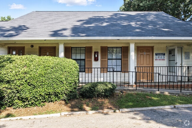 Photo - Shallowford Arms Apartments