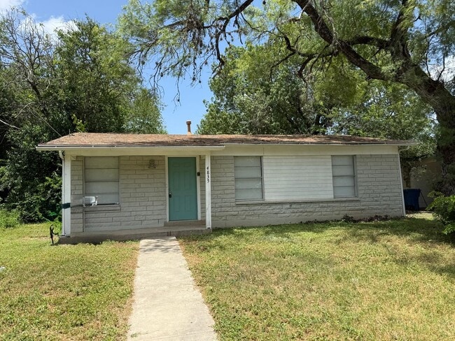 Building Photo - Charming 3-Bedroom Home with Hardwood Floors & Spacious Backyard