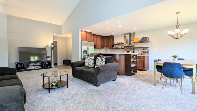 Photo - 1127 Auburn Ln