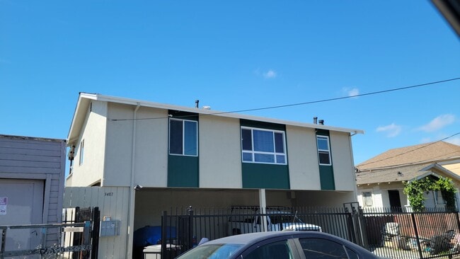 Building Photo - 3487 Paxton Ave Unit 2